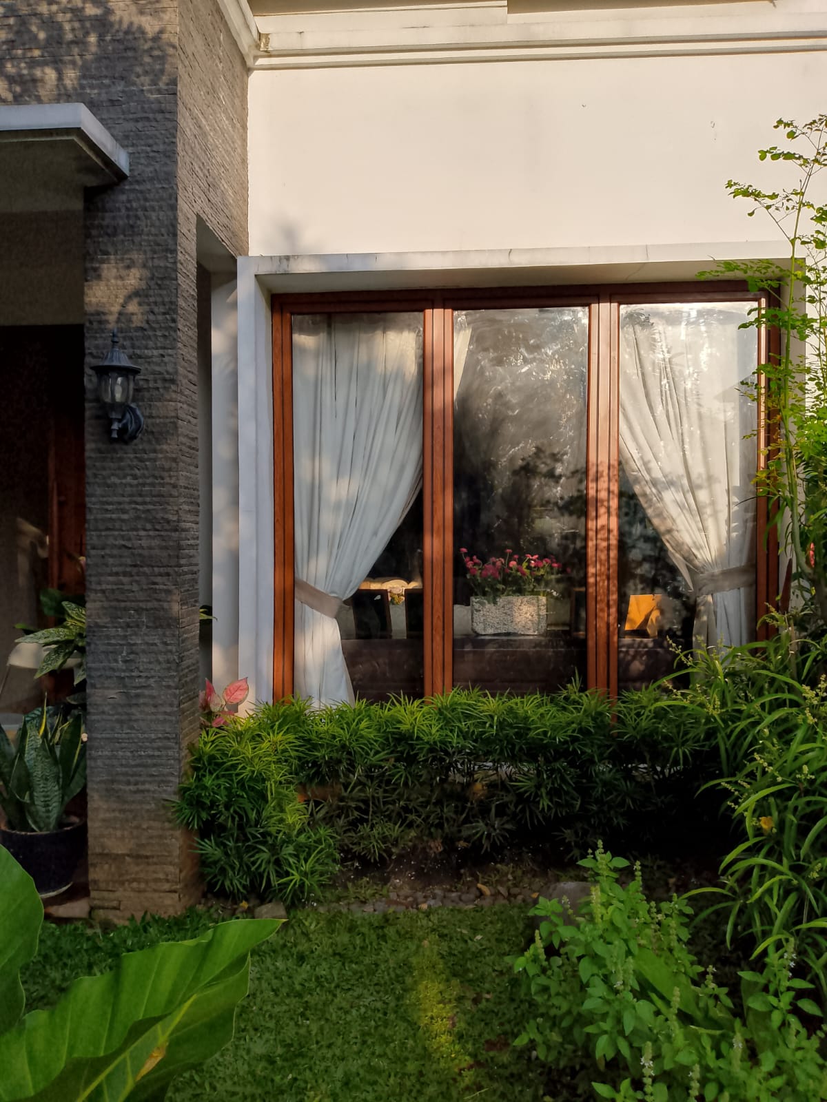 Instalasi pintu kaca tempered