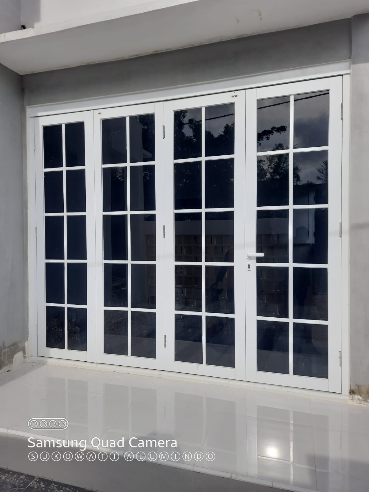 Pintu Lipat Aluminium Modern